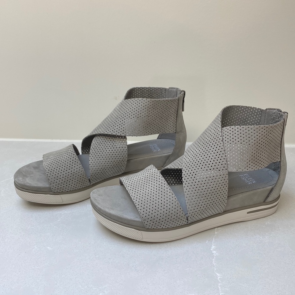 Eileen Fisher light gray suede sandal - Moon - Nubuck -8M.  Original box.